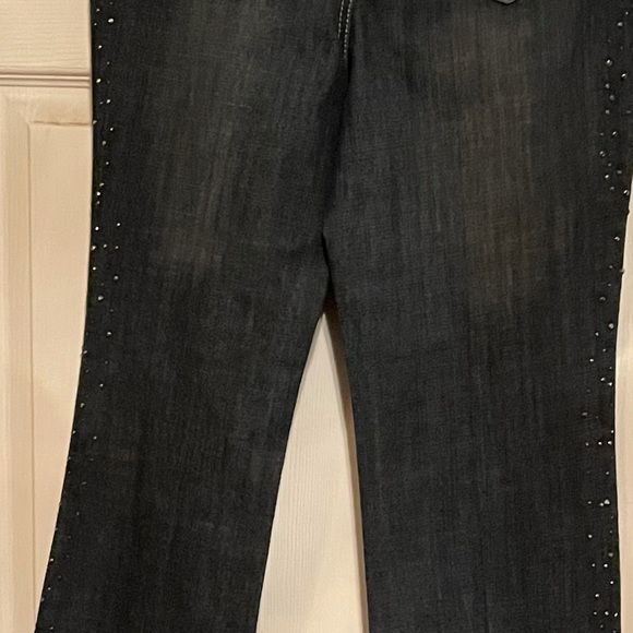 Blue Identity Studded Jeans 👖 Inseam 28” - Picture 2 of 3